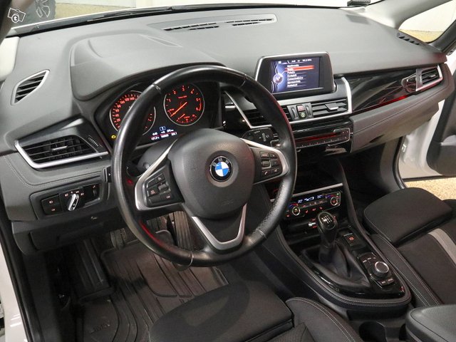 BMW 216 8