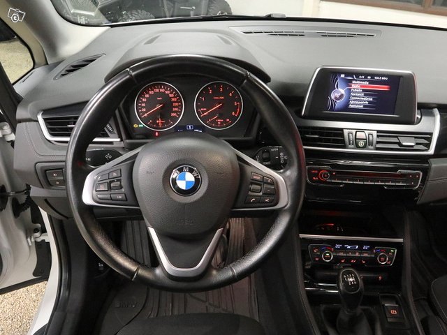 BMW 216 11