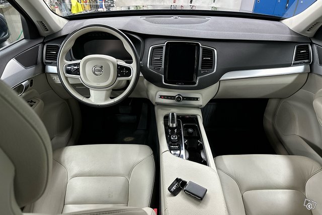 Volvo XC90 10