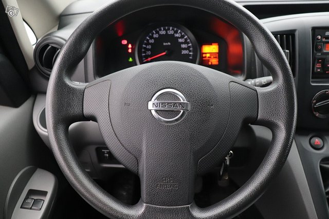 Nissan NV200 15