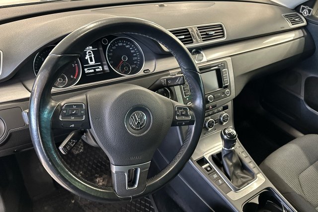 Volkswagen Passat 9