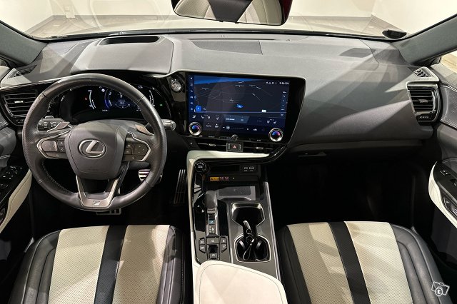 Lexus NX 9
