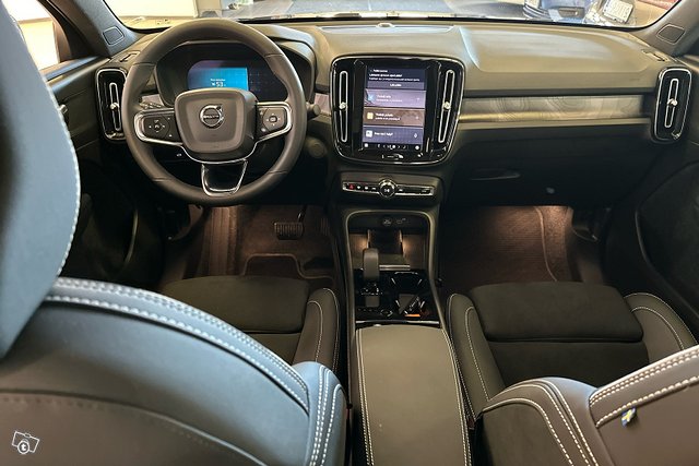 Volvo C40 10