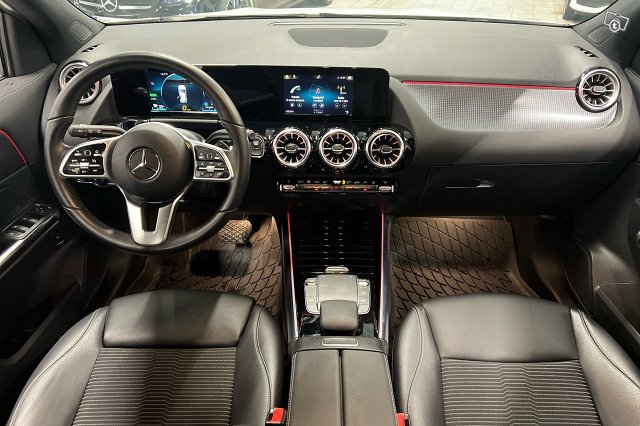 Mercedes-Benz EQA 8