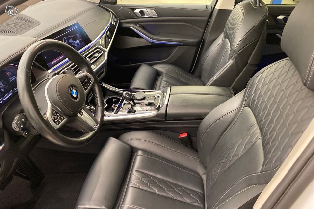 BMW X7 8