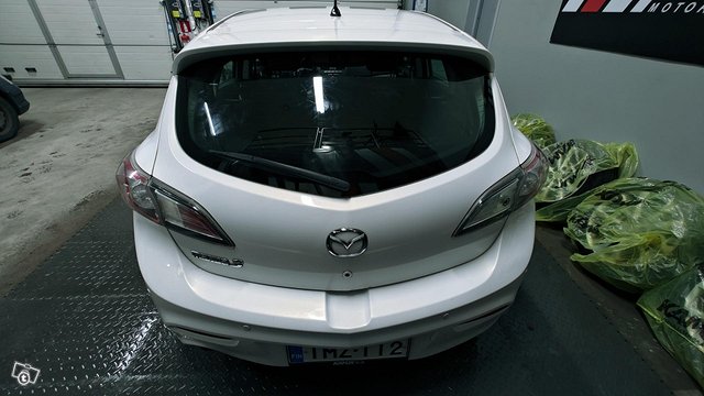 Mazda 3 8
