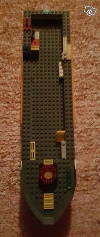 Lego-laivan alaosa, kuva 1