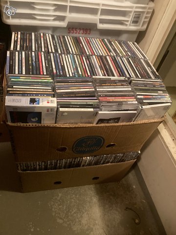 CD-levyjä (n. 600 kpl)