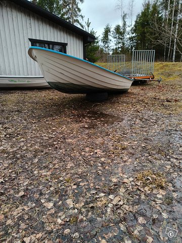 Tasaperä Suomivene 420, kuva 1