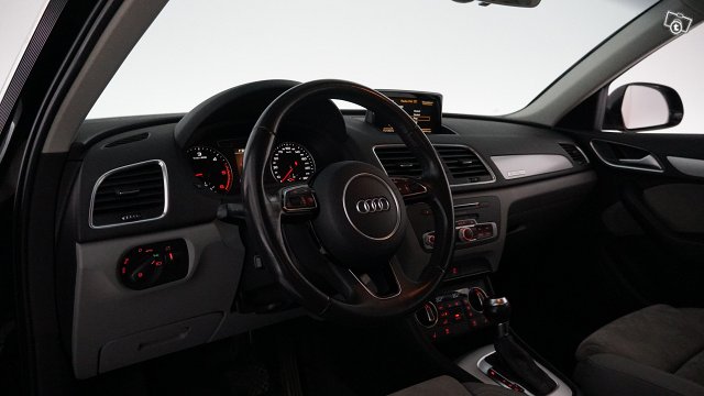 Audi Q3 8