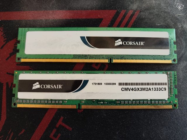 CORSAIR 4 x 4gb / DDR3 Keskusmuisti