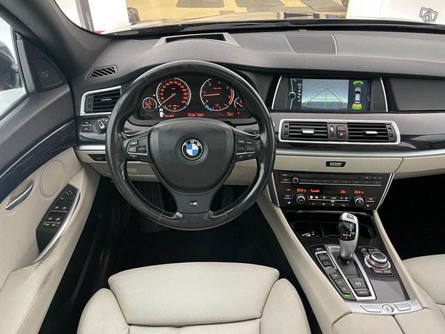 BMW 530 Gran Turismo 12