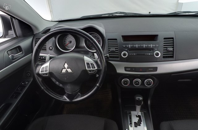 Mitsubishi Lancer 9