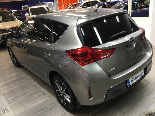 TOYOTA AURIS 4