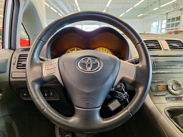 Toyota Auris 17