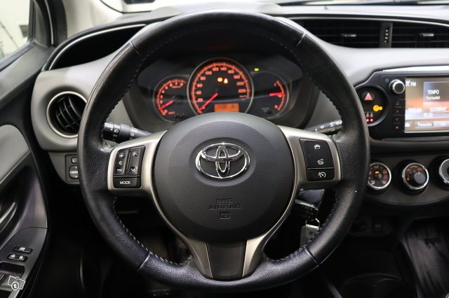 Toyota Yaris 13