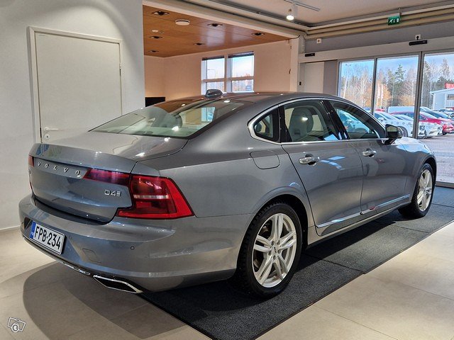 VOLVO S90 5