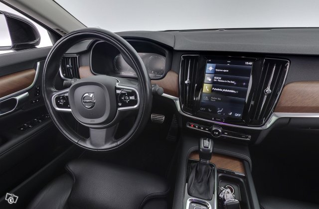 Volvo S90 9