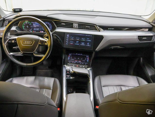 Audi E-tron 15