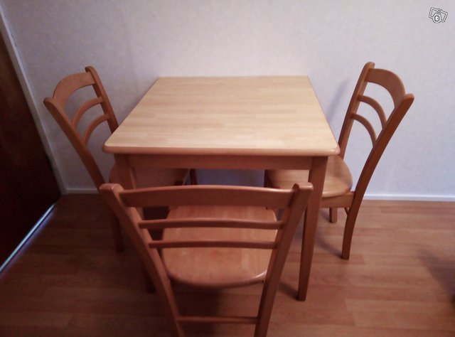 Klaffipöytä ja tuolit, kuva 1