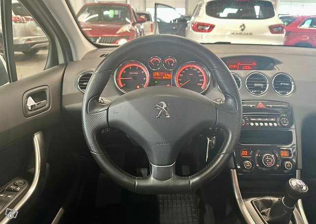 Peugeot 308 5