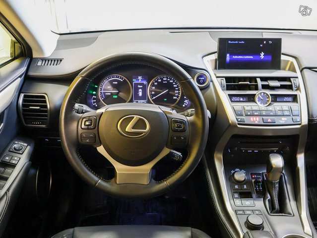 Lexus NX 4
