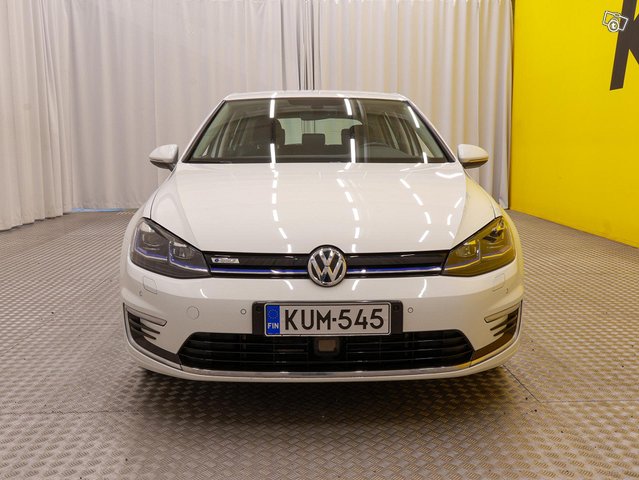 Volkswagen Golf 24