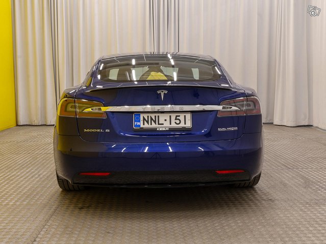 Tesla Model S 24