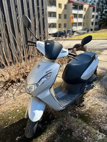Peugeot Kisbee skootteri 2011, kuva 1