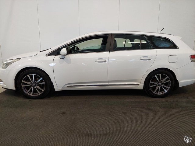 Toyota Avensis 5