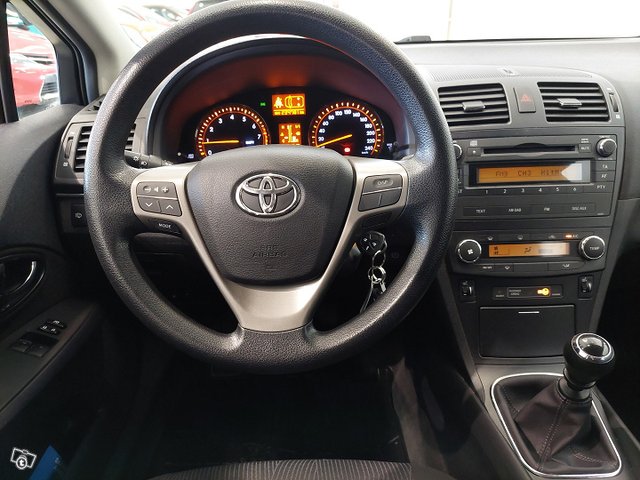 Toyota Avensis 16