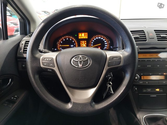 Toyota Avensis 17