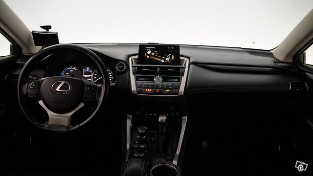 Lexus NX 15