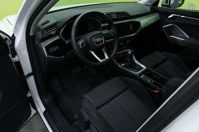 Audi Q3 9