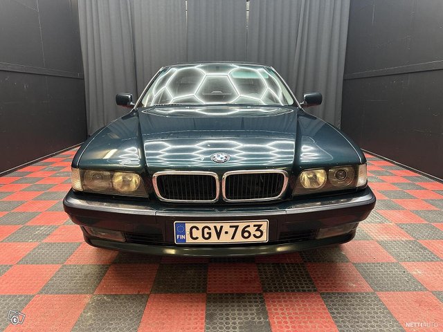 BMW 728 2