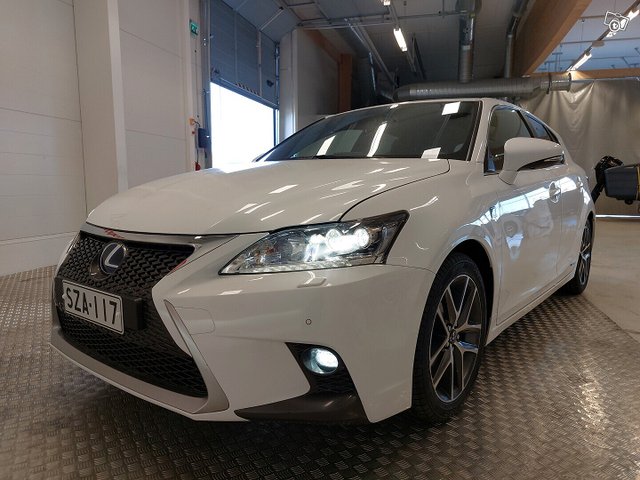 Lexus CT 12