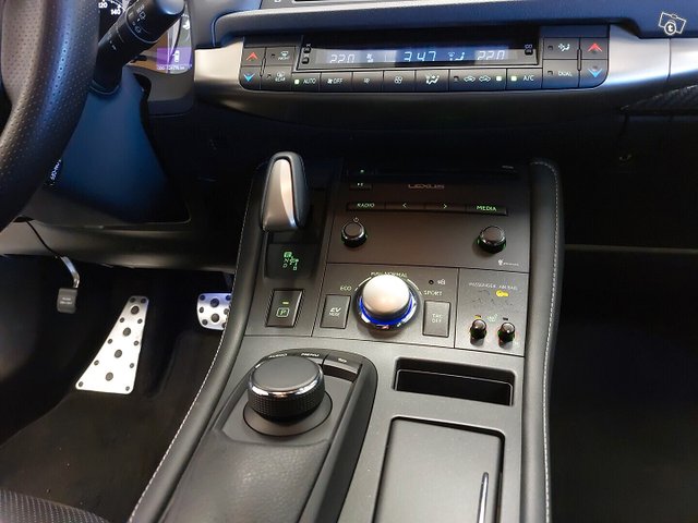 Lexus CT 18