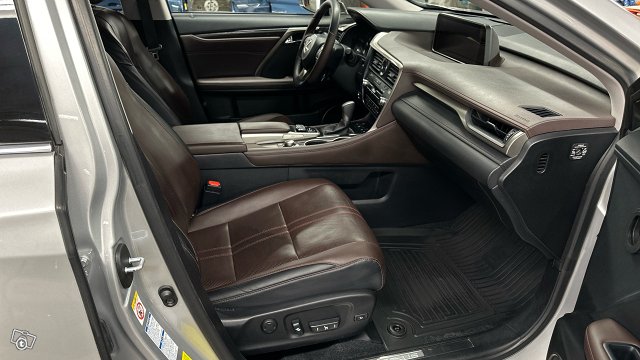 Lexus RX 17