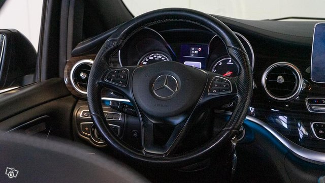 Mercedes-Benz V 16
