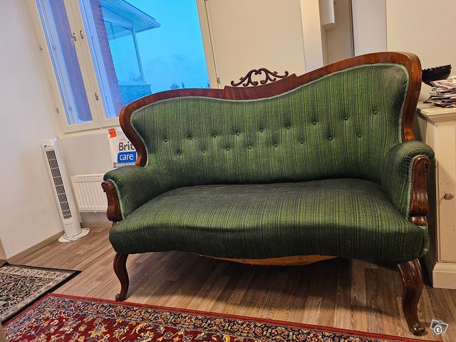 Vanha rokokoo sohva