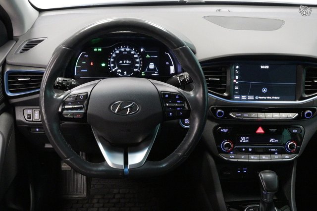 Hyundai IONIQ Hybrid 16