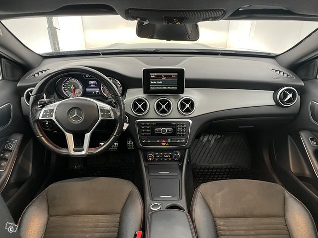 Mercedes-Benz GLA 6