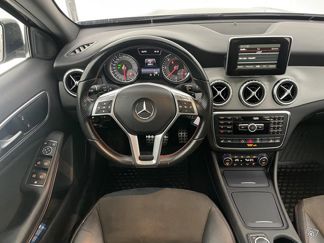 Mercedes-Benz GLA 7