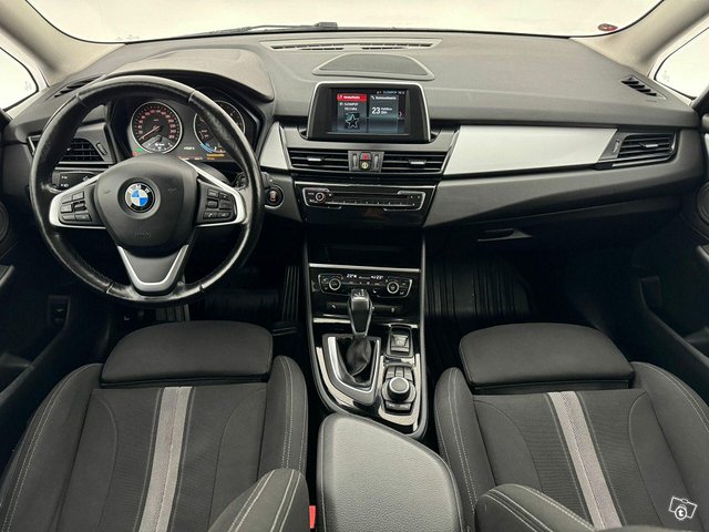 BMW 216 8