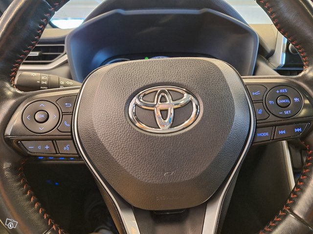 Toyota RAV4 Plug-in 18