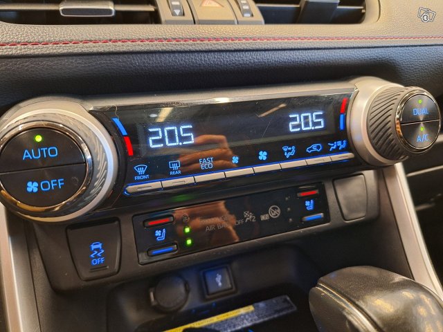 Toyota RAV4 Plug-in 22