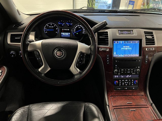 Cadillac Escalade 18