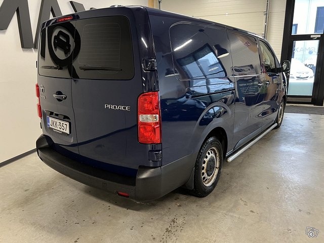 Toyota Proace 8