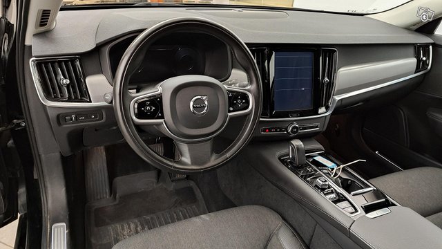 Volvo V90 9