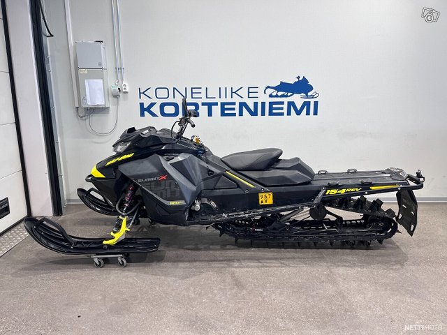 Ski-Doo Summit 3